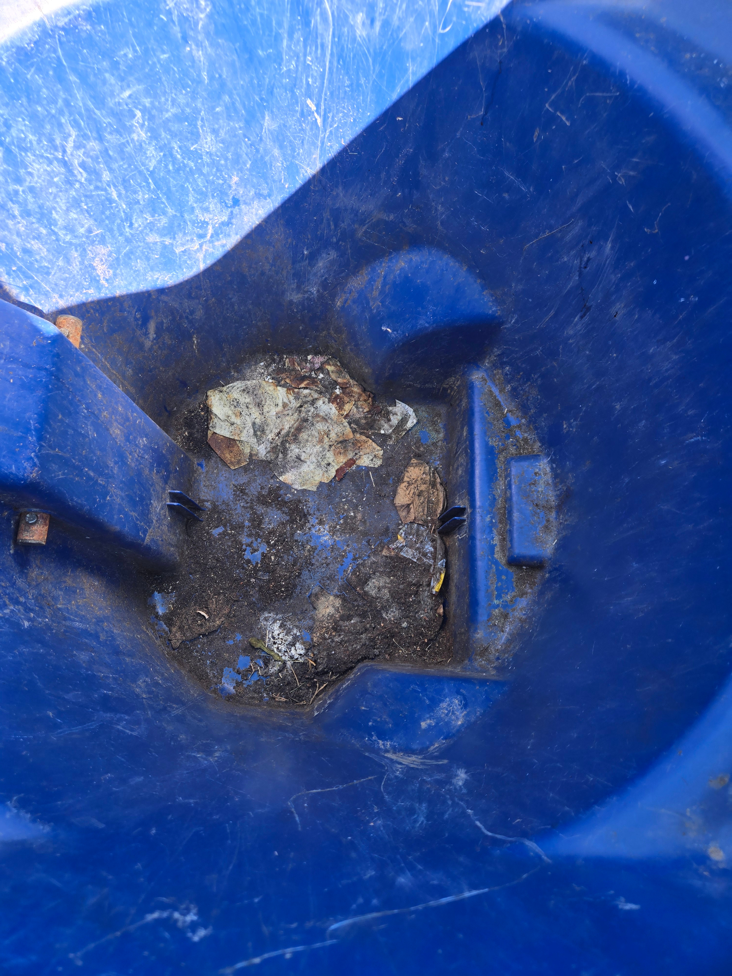 Wichita customer bin before cleaning